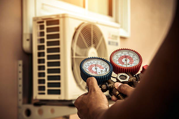 Professional Hvac technician working in Pleasant Lake, MI